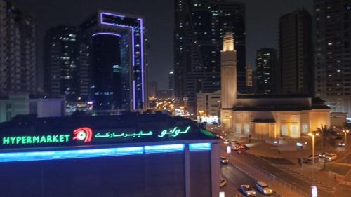 Al Majaz Apartment | Gorgeous 3-Bedroom Family Apartment with Balcony