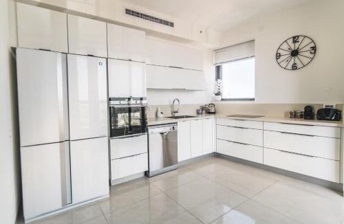 Nachlaot Apartment | Gorgeous Design 3 BDR Apart - J Tower - Amazing View!