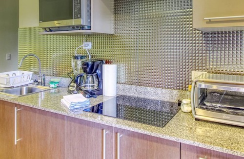 Jaco Apartment | Ground-level apartment with gated entrance and shared pool