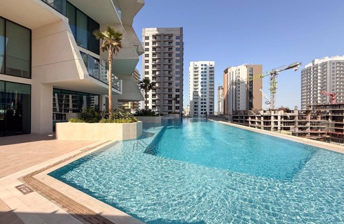 Jumeirah Village Circle Apartment | GuestReady - 1 BHK | Luxe Stay + Private Pool