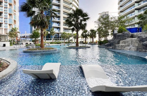 Business Bay Apartment | GuestReady - 3BR w/Balcony & Burj Khalifa view