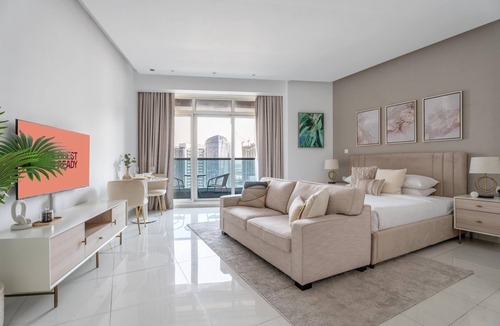 Business Bay Apartment | GuestReady - Canal View Studio | Near Dubai Mall