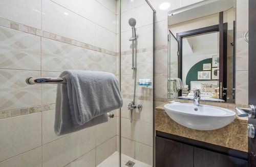 Business Bay Apartment | GuestReady - High Floor Canal View Studio Downtown