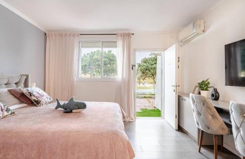 Nahariya Apartment | GW009 Gugel Waves Patio and Pool Seaview Apartment