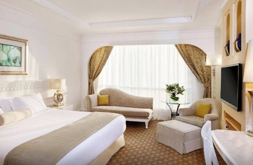 Sheikh Zayed Road Resort | Habtoor Grand Resort Club Oceanfront Junior Suite
