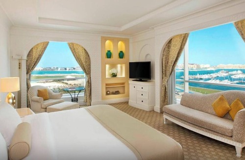 Sheikh Zayed Road Resort | Habtoor Grand Resort Club Oceanfront Junior Suite Plus
