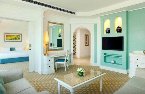 Sheikh Zayed Road Resort | Habtoor Grand Resort Junior Suite Plus with Sea View