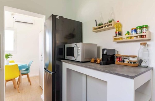 Haifa Apartment | Haifa Hadar Urban Grand Apartment by Shay’s Urban