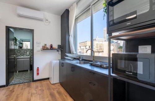Haifa Apartment | Haifa Urban Deluxe 2 Room Suite סוויטה אורבנית דלוקס 2 חדרים חיפה