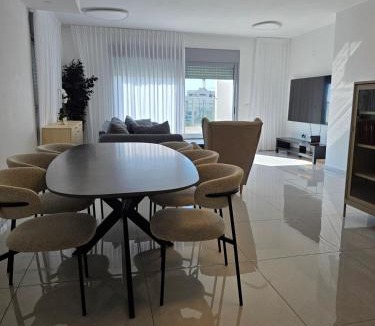 Haifa House | Hantke22 Horev Penthouse Jacuzzi 4BD