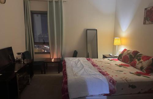 Al Majaz Apartment | Helsa private room with attached bathroom