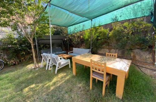 Majdal al-Shams Ski Chalet | Hermon Garden Apartment