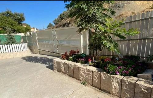 Majdal al-Shams Ski Chalet | Hermon Garden Apartment
