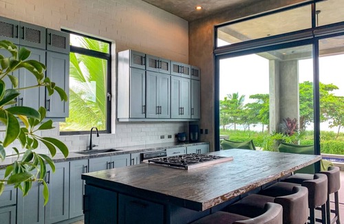 Playa Hermosa Villa | Hermosa Villa Luxury Oceanfront Pool Jacuzzi