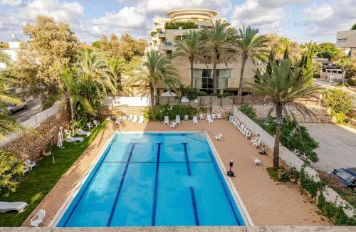 Herzliya Pituach Apartment | Herzliya Pituach Apartment with Pool, by the Beach