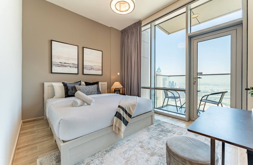 Business Bay Apartment | High-Floor 2BR, Overlooking Godolphin Stables and Al Khail Racecourse