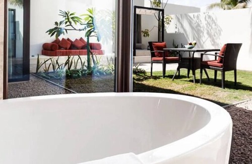 Salalah Hotel | High Tides and Good Vibes!1BR Garden View Accommodation! Onsite Pool, Beachfront