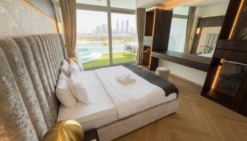Palm Jumeirah Apartment | Highend Azure 1BR Sea View and Private Beach with Pool Access
