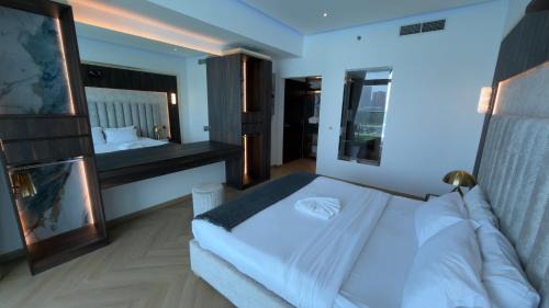 Palm Jumeirah Apartment | Highend Azure 1BR Sea View and Private Beach with Pool Access