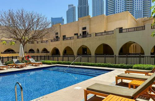 Downtown Dubai Apartment | HiGuests - Glamorous Apt With Partial Views of Burj Khalifa