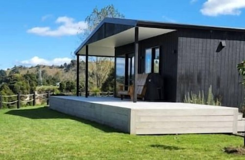 Taumarunui House | Hilltop retreat overlooking the Old Forgotten Highway in adventure playground