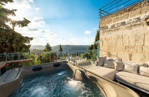 Ein Karem House | Historical 2 bedrooms home with a Private Jacuzzi