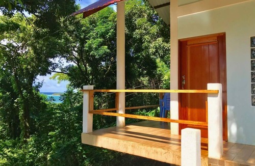 Corn Island House | HiUP Treehouse Cabin - Ocean Views - By Best Beach - Private