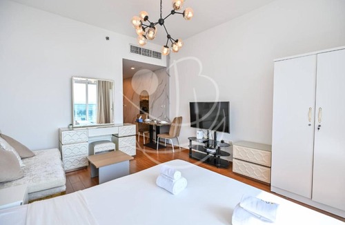 Jumeirah Village Triangle Apartment | Holiday Boulevard - Modern Studio in JVT w High-End Gym & Pool
