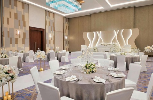 Dubai World Central Hotel | Holiday Inn Dubai Al-Maktoum Airport by IHG