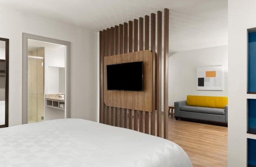 Santa Ana Hotel | Holiday Inn Express San Jose Forum by IHG