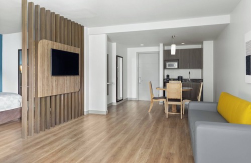 Santa Ana Hotel | Holiday Inn Express San Jose Forum by IHG