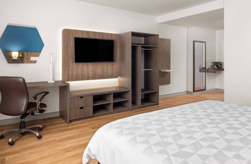 Santa Ana Hotel | Holiday Inn Express San Jose Forum by IHG