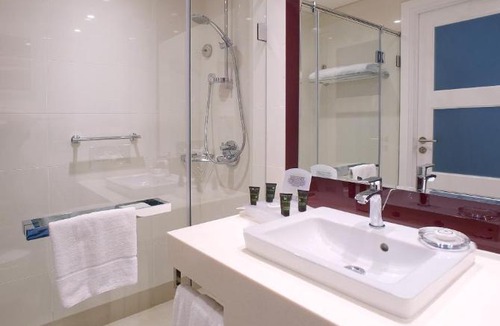 Muscat Hotel | Holiday Inn Muscat AlSeeb by IHG