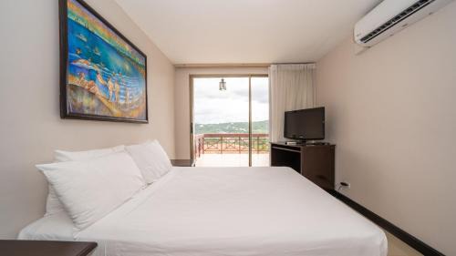 Panama Beach Villa | Horizon View Condo at Playa Hermosa