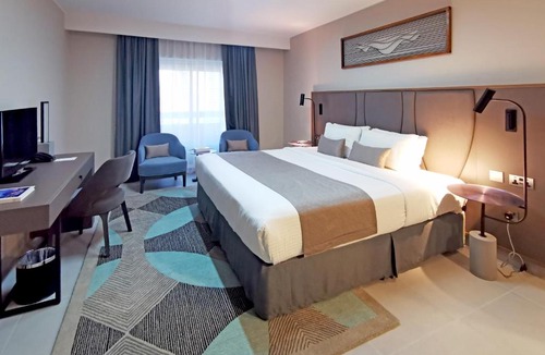 Al Majaz Hotel | Hotel Holiday International