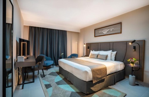 Al Majaz Hotel | Hotel Holiday International