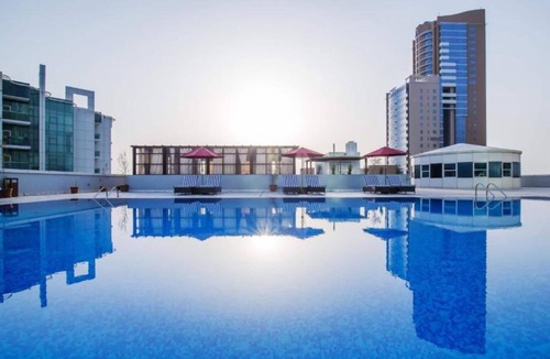 Al-Fujairah House | Hotel in Fujairah with Rooftop Pools & Spa