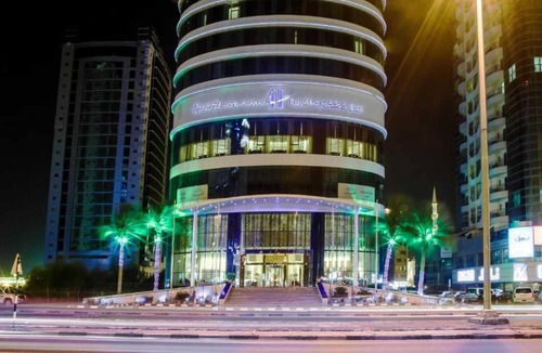 Al-Fujairah House | Hotel in Fujairah with Rooftop Pools & Bay Views
