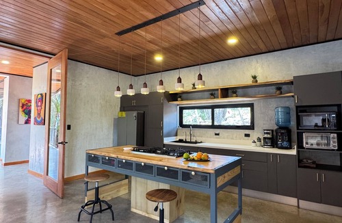 Esterillos House | House surrounded by nature only 20 min from Jaco| Pet friendly | Swimming pool| Groups