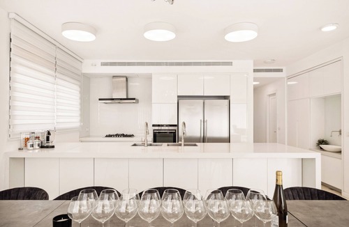 Nachlaot Apartment | Insane 5BR Luxe Penthouse with Jacuzzi by the Shuk