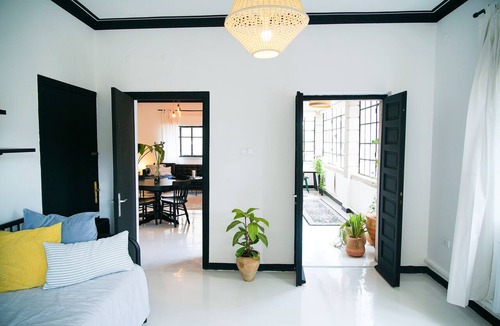 Amman Apartment | Inspiring 3Bed Unit with Sunny Balcony & Fireplace