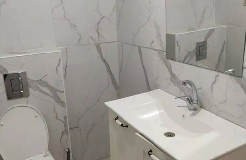 Netanya Apartment | island place - 2 min from the sea super king bed.