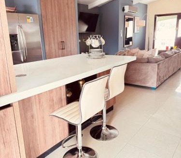 Jaco Apartment | Jaco Sol Quadplex 11A -Villa exclusiva con Piscina Compartida, Descanso, Lujo y Tranquilidad