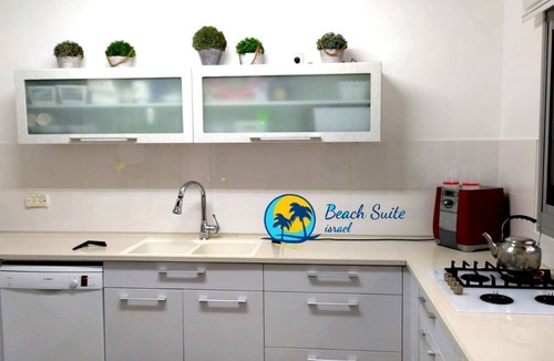 Ashkelon Apartment | Jacuzzi Beach Suite W/Gym: 4 rooms + Huge Balcony