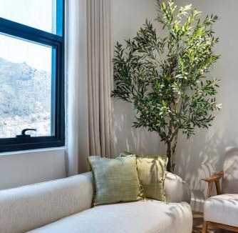 Khor Fakkan Apartment | Japandi Mountain Escape