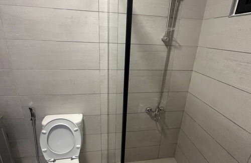 Suwailih Apartment | JRECozy Home Near All Services 22