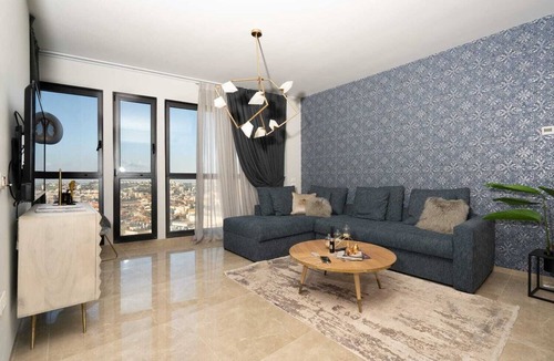 Nachlaot Condo | JTower Magical 4BR Parking with amazing view, city center