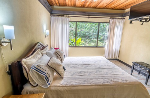 Damas Cabin | Kayak Lodge