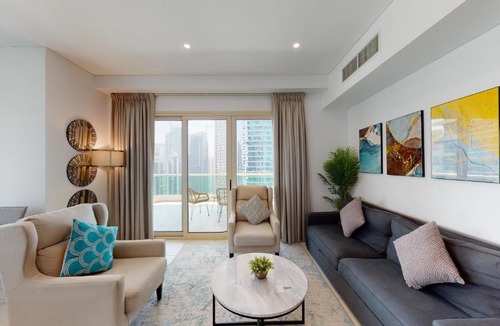 Dubai Marina Apartment | Key View - Royal Oceanic