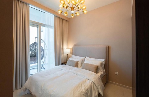 Downtown Dubai Apartment | KeyRock Living - Stylish 1BR with Pool Access